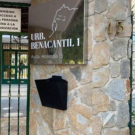 Entero En La Playa San Juan Benacantil בית אירוח